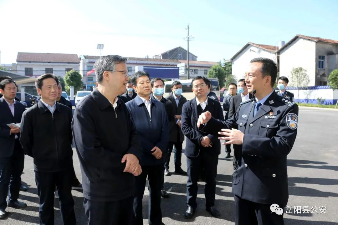 湖南省委常委、省委政法委書記李殿勛到岳陽縣公安局筻口中心派出所調(diào)研政法單位基層基礎(chǔ)工作