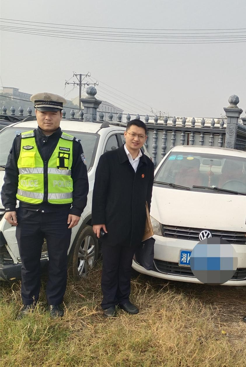 扣押涉執(zhí)車輛 婁星法院益陽(yáng)交警聯(lián)合執(zhí)行