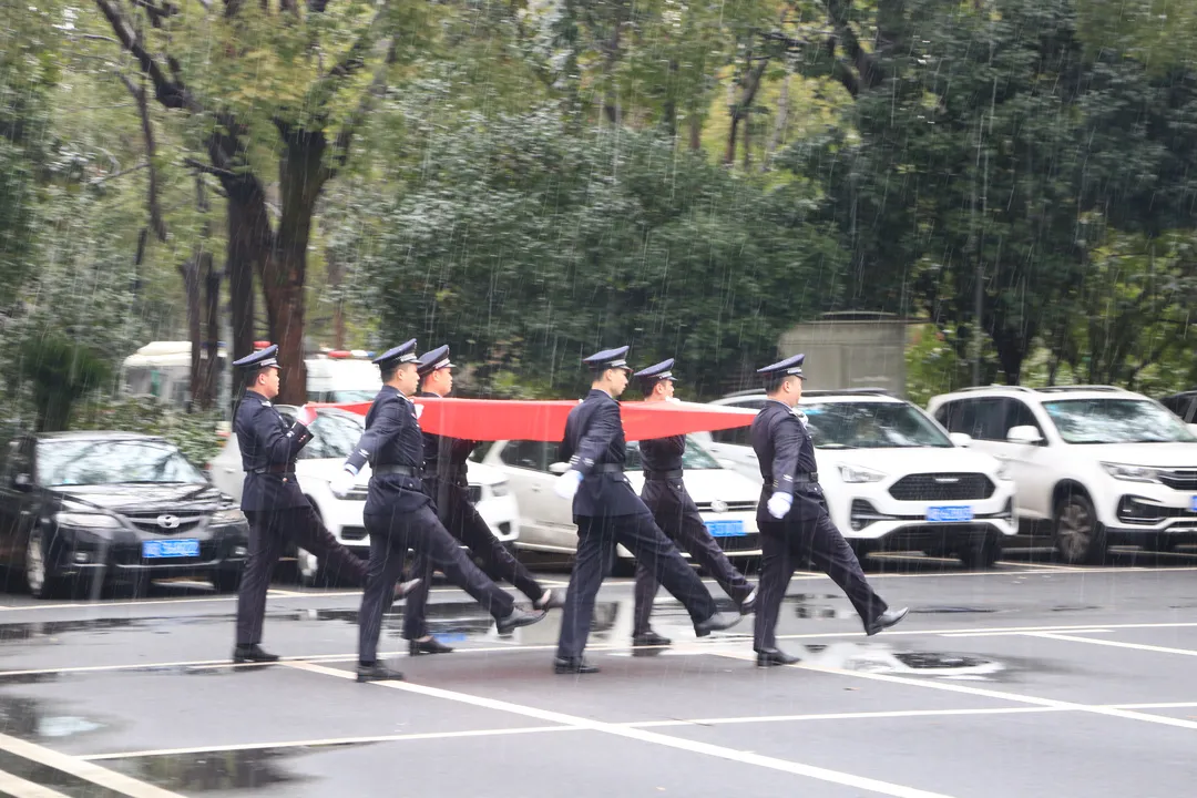 開新局，譜新篇——天元區(qū)法院舉行新年升國旗儀式