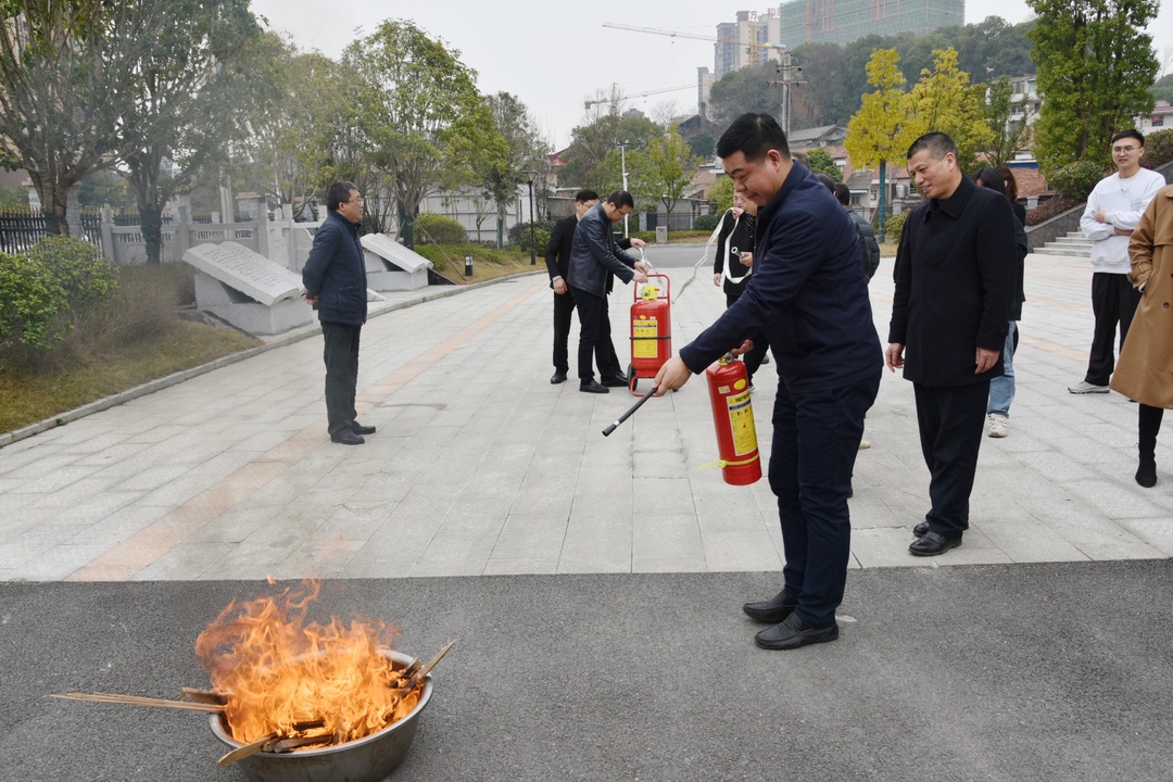 消防培訓(xùn)＋實(shí)地演練  筑牢春季安全屏障  衡陽鐵路運(yùn)輸檢察院開展消防安全培訓(xùn)