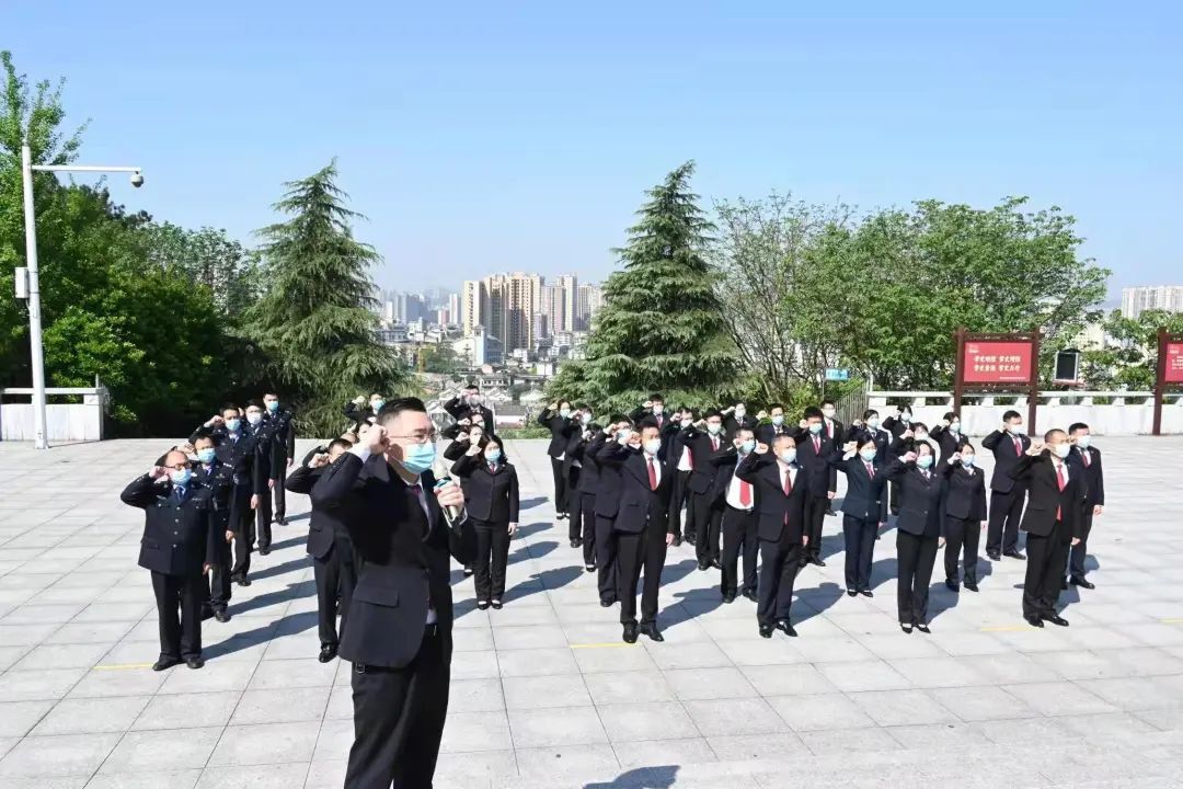 蘇仙區(qū)檢察院開展“緬懷革命先烈、賡續(xù)紅色血脈”主題黨日活動