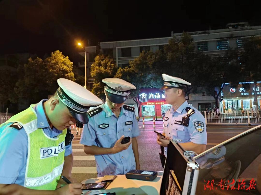 邵阳交警开展夜查行动 严查酒驾毒驾_邵阳头条网