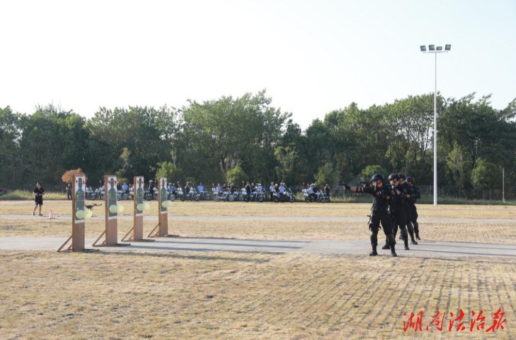 湘潭市政法委書記向敏看望慰問“喜迎二十大 忠誠保平安”  反恐演練參訓(xùn)公安民警