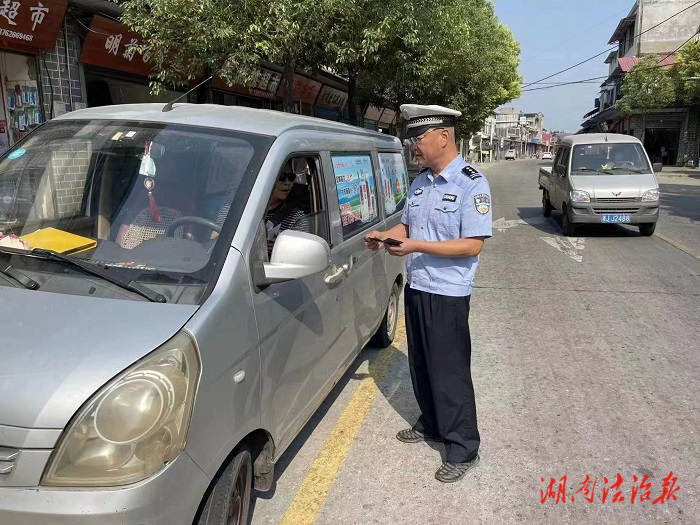 鞠躬盡瘁 守護(hù)鄉(xiāng)村道路安全的“平安使者”