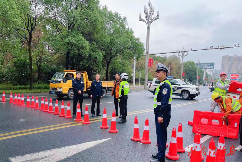 常德經(jīng)開區(qū)交警全力護航德山大橋封閉維修期間交通正常通行