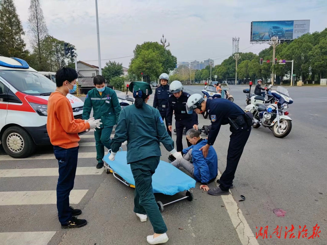 最美“警戒線” ——五旬男子騎車摔倒受傷，巡邏民警暖心救助獲好評(píng)