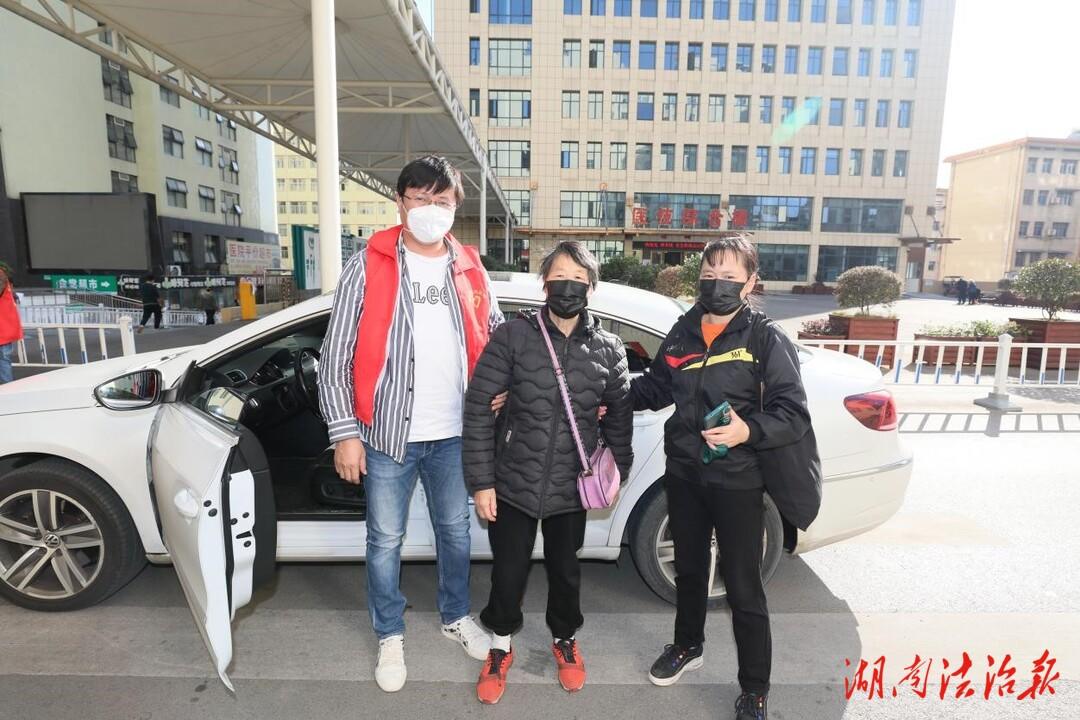 邵东市人民医院:党员志愿者服务车队方便群众看病就医_邵阳头条网