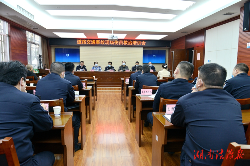 常德：一線交警勤學(xué)急救知識打造“警醫(yī)聯(lián)盟救治生命通道”