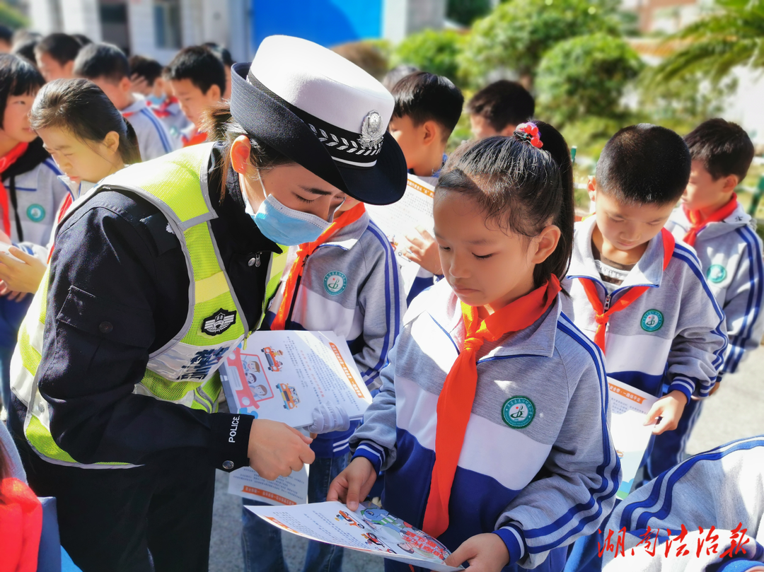 辰溪交警冬季宣傳進校園?提前預(yù)熱122全國交通安全日