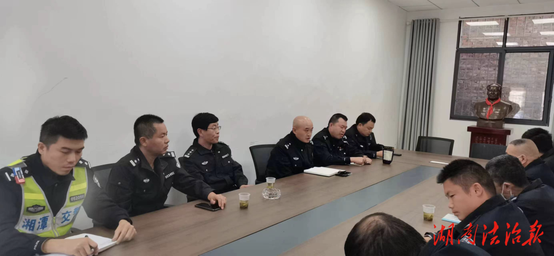 【學習貫徹黨的二十大精神】警燈閃閃護航生命，湘潭交警上演18分鐘緊急救援！