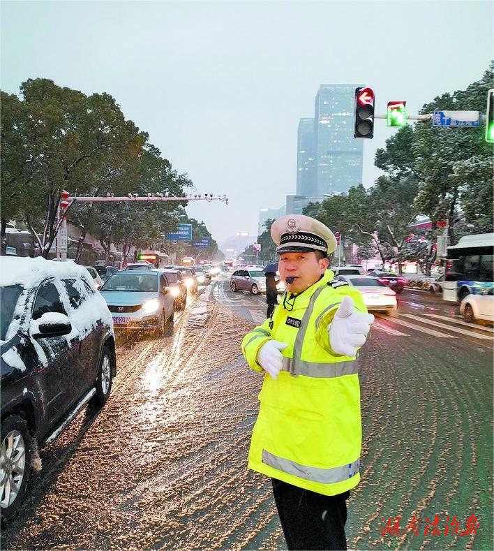 向人民警察致敬丨潘朝陽：蓮城交警活雷鋒