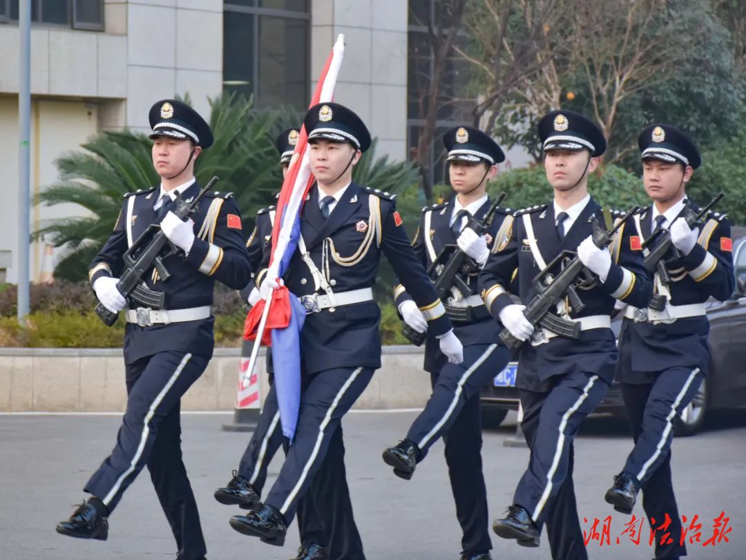 我們的警察節(jié)｜踔厲奮發(fā)，篤行不??！雨湖公安舉行升警旗儀式