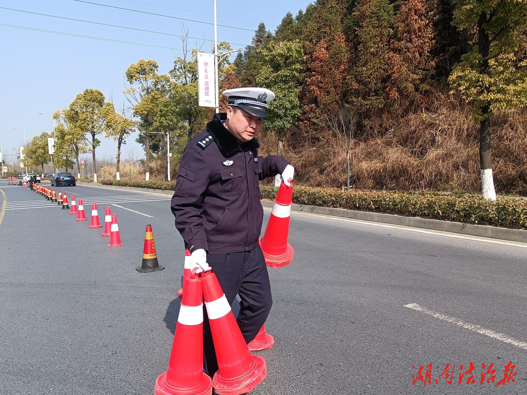 常德桃花源交警：多措并舉確保春運返程高峰道路暢通