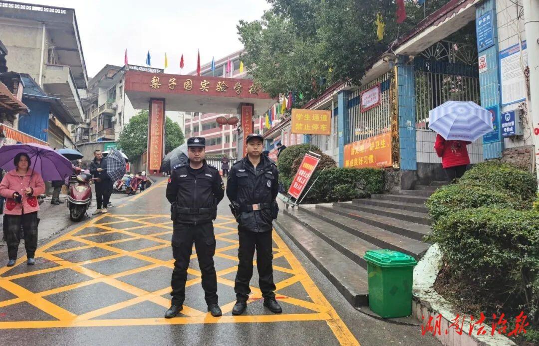 隆回:护航“开学季”,站好“护学岗”_邵阳头条网