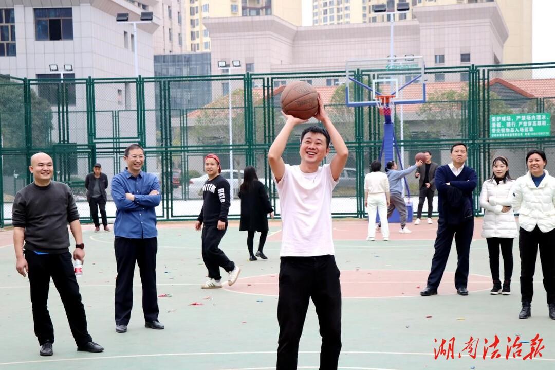 趣”享运动 “燃”动阳春|隆回县人民检察院举办趣味运动会_邵阳头条网