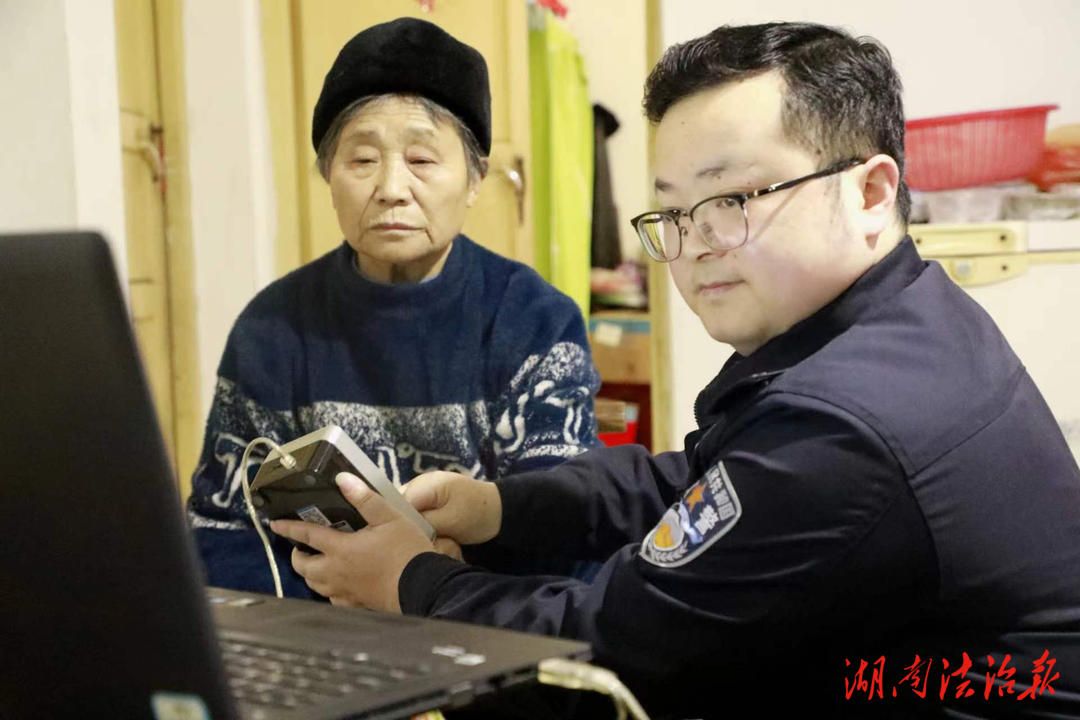 保靖公安：上门服务为群众 有效深推“放管服”理念