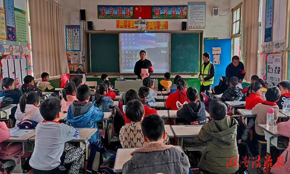 新田：“全国中小学生安全教育日”开展交通安全宣传活动