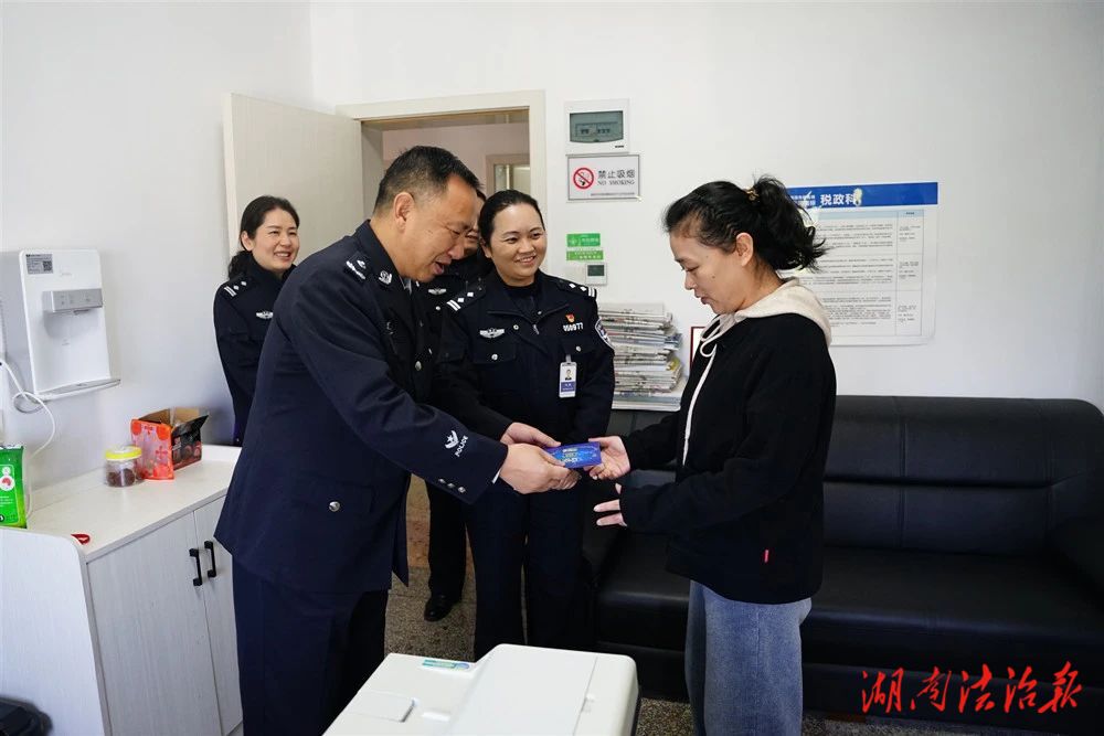 致敬 緬懷 奮進 l 岳塘公安開展清明走訪慰問活動