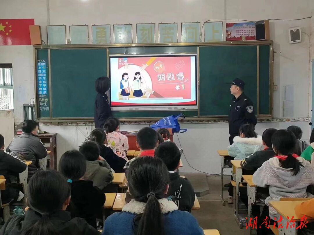 “蓮鄉(xiāng)里手”送法進校園|法制進校園，安全伴我行——花石派出所入校開展法治教育宣講