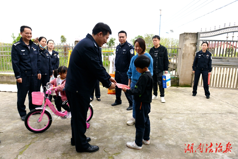 常德公安交警啟動常態(tài)化＂1234＂助學幫扶活動