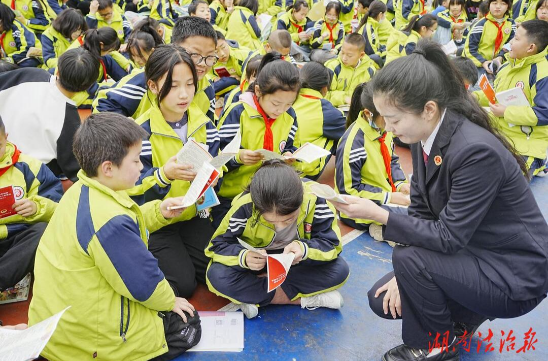 保靖檢察：“零距離” 守護少年的你