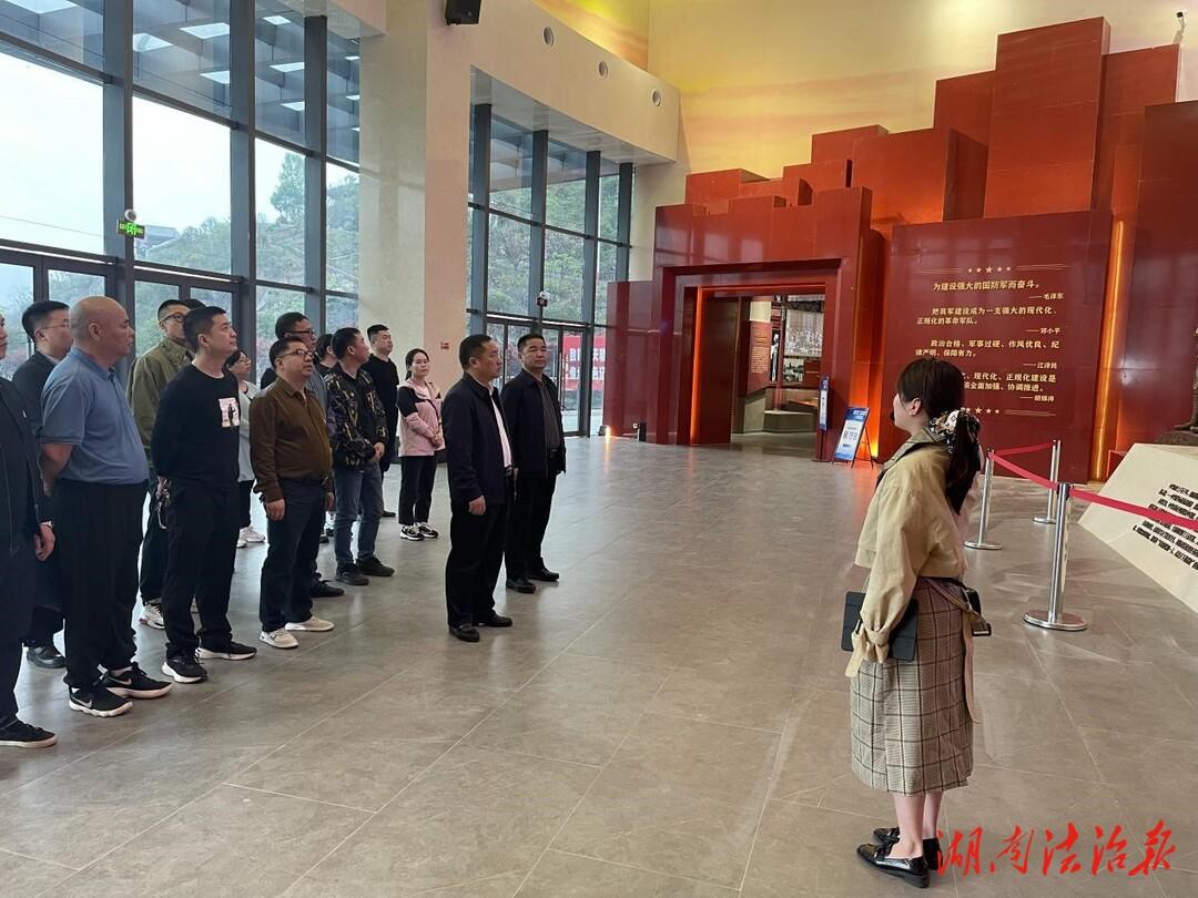 缅怀革命先烈 弘扬民族精神——邵阳市退役军人事务局组织开展4月主题党日活动_邵阳头条网