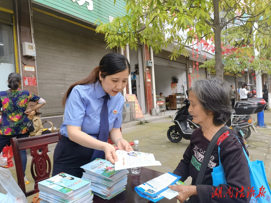 會同檢察：進(jìn)鄉(xiāng)入戶開展普法宣傳