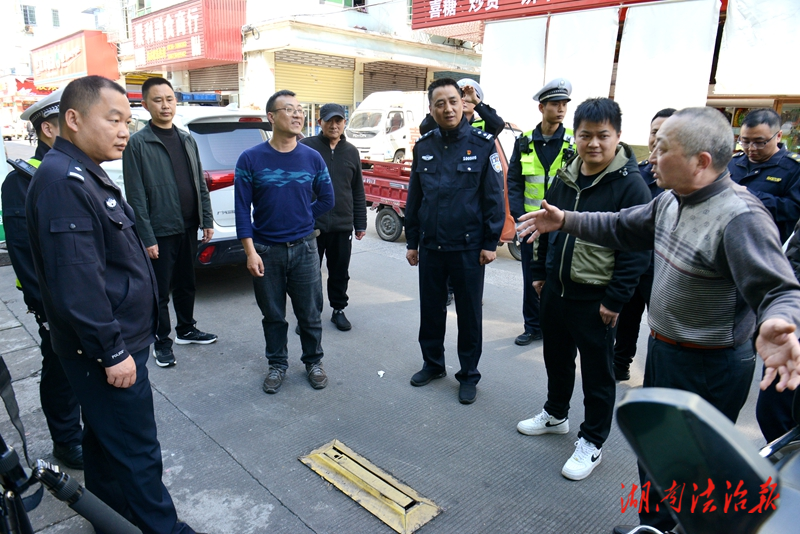 常德公安交警聯(lián)合治理市場交通秩序