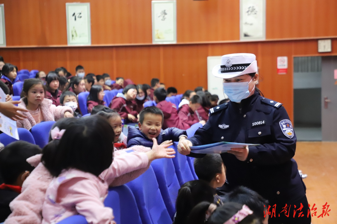 做細(xì)做足！常德經(jīng)開區(qū)交警全面筑牢春季校園“安全防線”