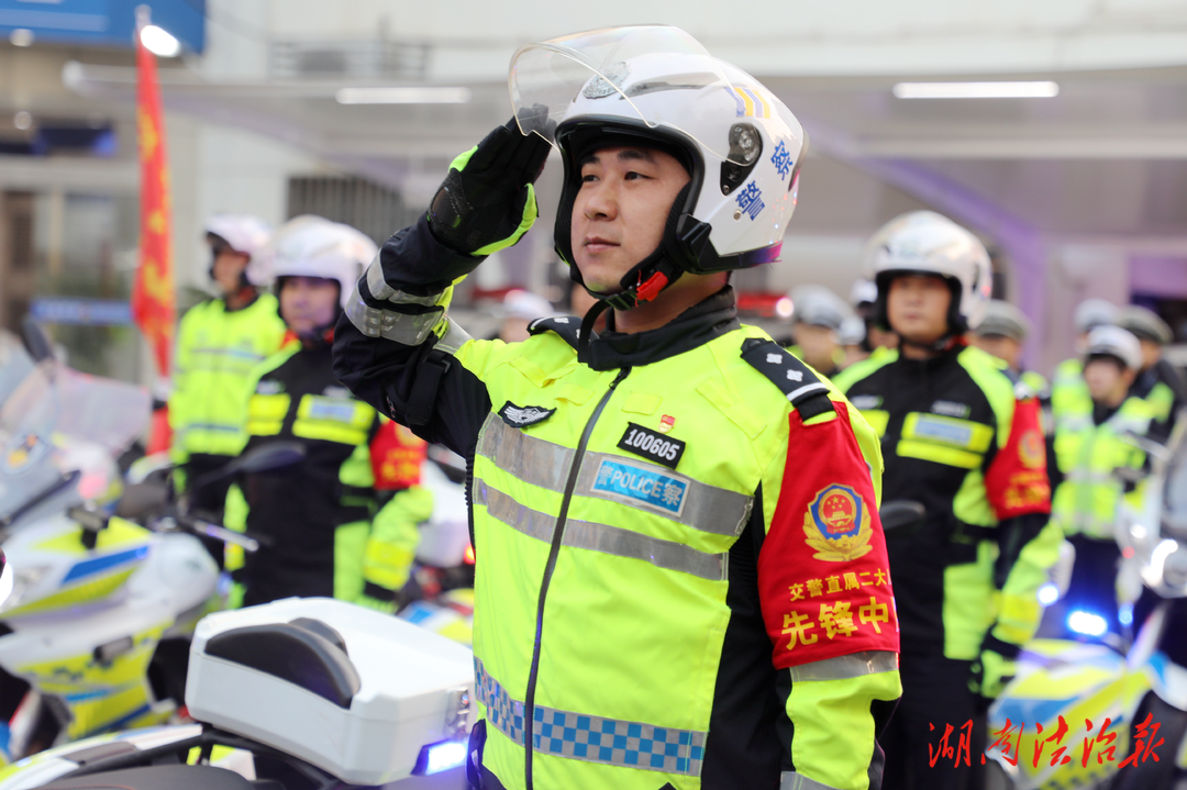 人民至上 青春榜樣  記“全國(guó)公安機(jī)關(guān)成績(jī)突出青年民警”雷浩