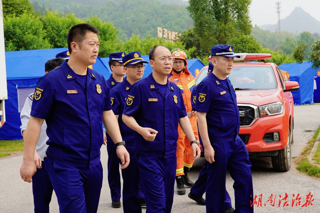 邵陽市開展森林火災(zāi)跨區(qū)域?qū)崙?zhàn)拉動演練