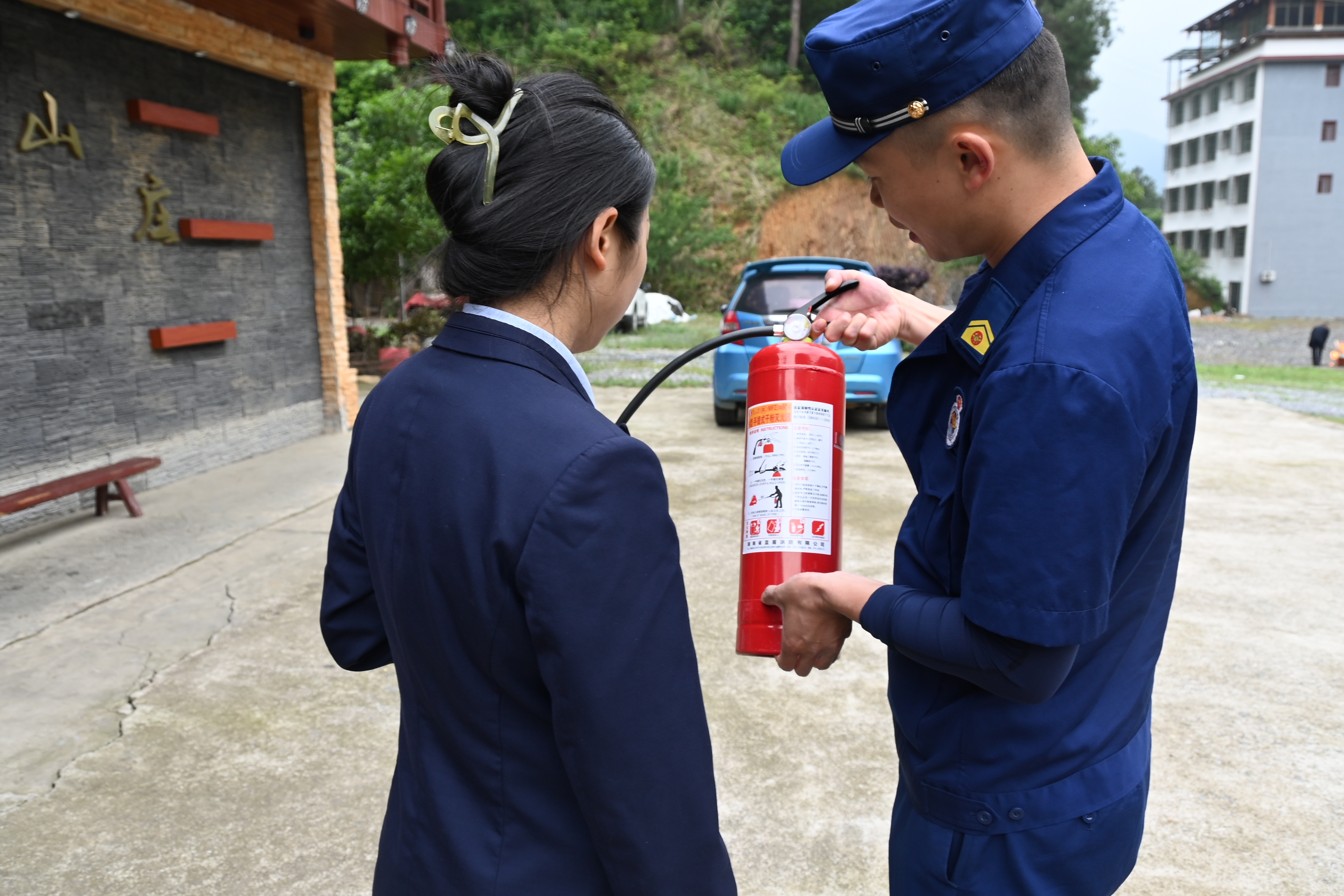 城步消防組織全縣銀行系統(tǒng)開(kāi)展消防安全應(yīng)急疏散演練活動(dòng)