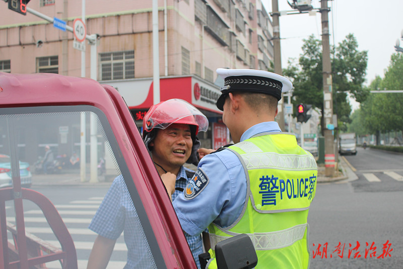 宣傳整治并進(jìn)！臨澧公安交警常態(tài)化開(kāi)展  “一盔一帶”安全守護(hù)行動(dòng)