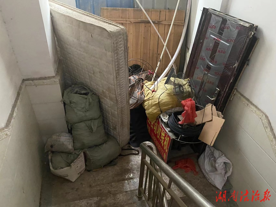 邵東一箱包皮具公司因堵塞消防通道、安全出口被處罰