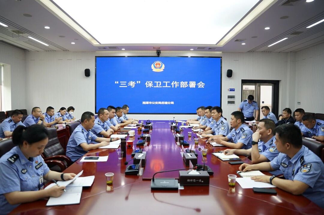你追夢(mèng) 我護(hù)航 l 岳塘公安全力以赴開啟“護(hù)考模式”