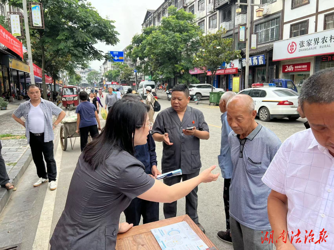 走街入戶進(jìn)校園，法治宣講護(hù)“未”來