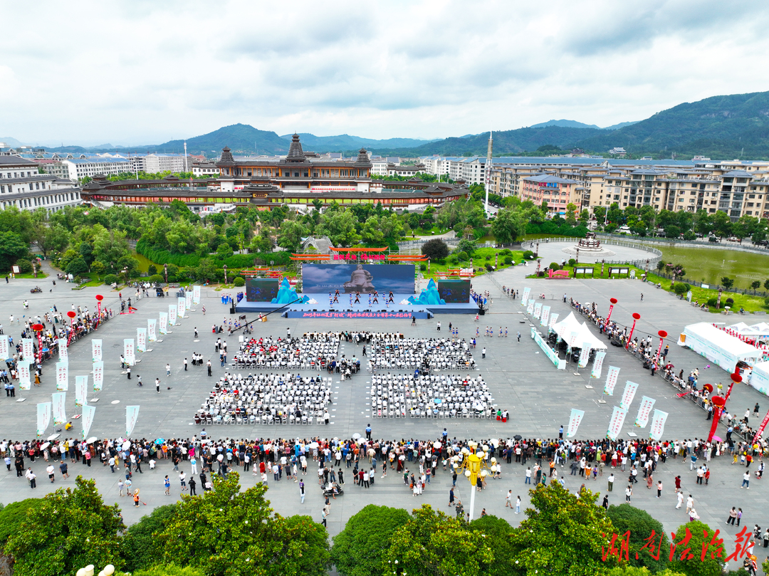 2023年懷化夏季“村晚”·靖州旅游發(fā)展大會  暨第十一屆楊梅節(jié)活動舉行