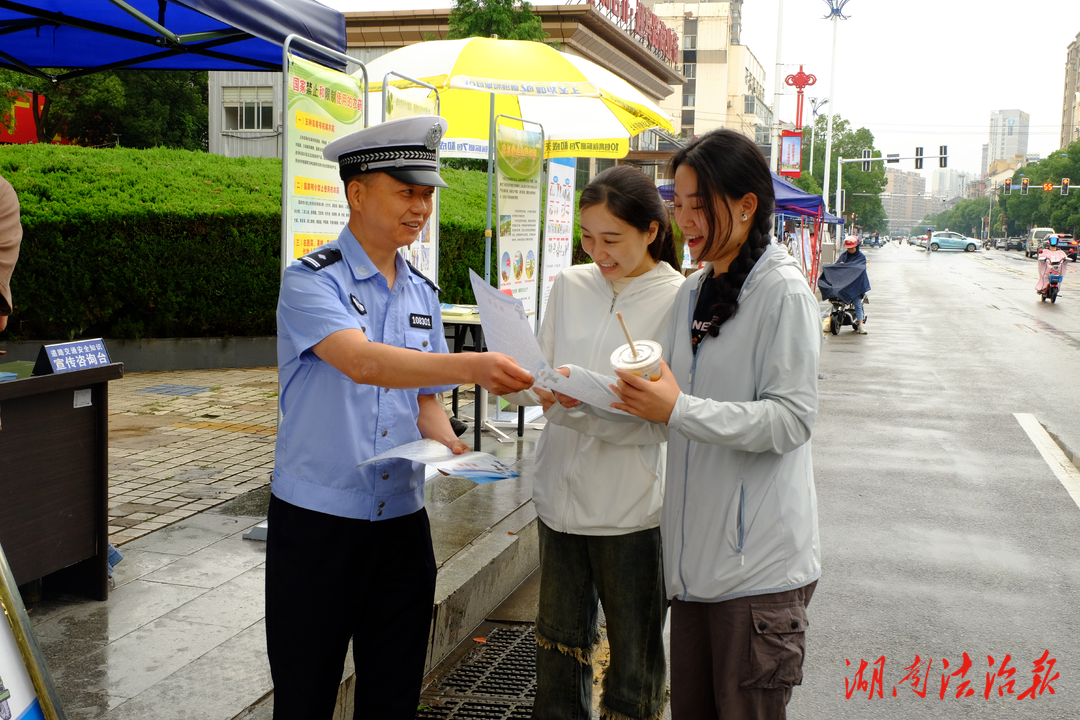 筑牢交通安全防護(hù)網(wǎng)！臨澧公安交警扎實(shí)開展“安全生產(chǎn)月”活動