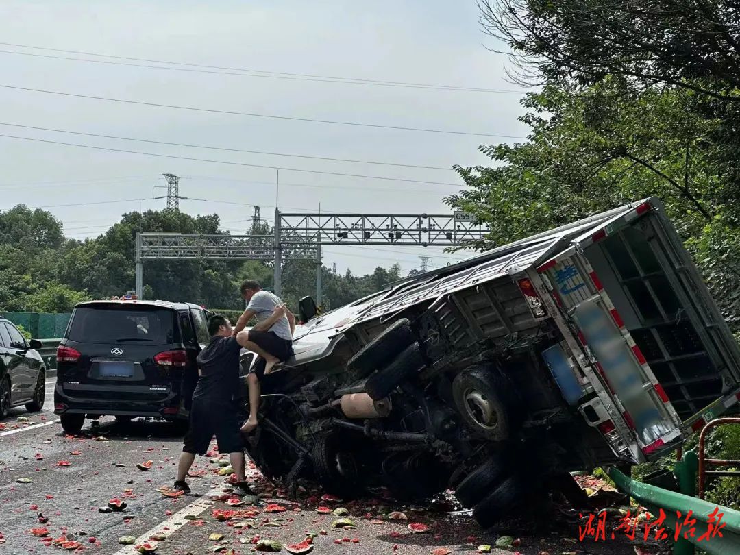 暖心！民警出差途中緊急救助車禍?zhǔn)軅罕? />
                        </a>
                                        <div>
                        <p>
                            <a href=