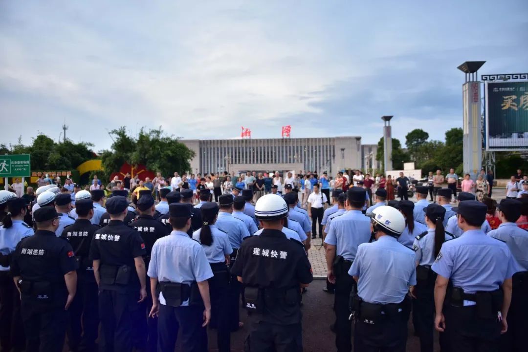 夏季治安打擊整治行動｜現(xiàn)場直擊！雨湖公安開展云塘地區(qū)清查整治行動