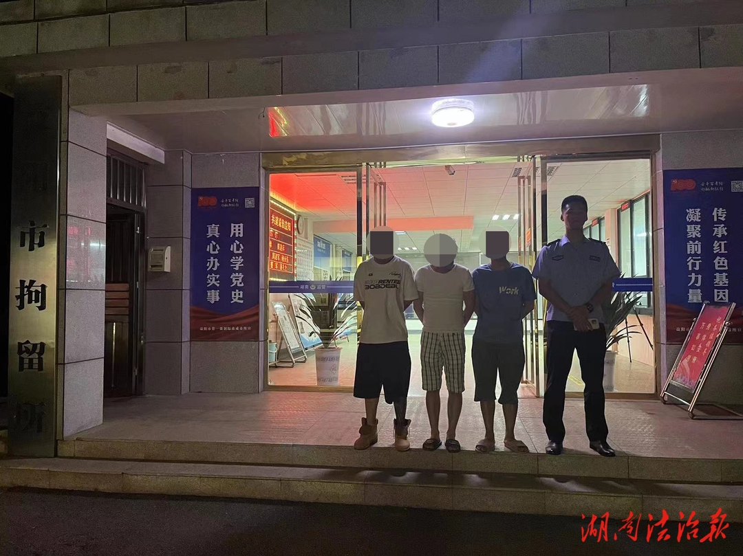 男子張貼“涉黃小卡片 ”，市局機關(guān)下沉民警深夜蹲守抓“現(xiàn)行”