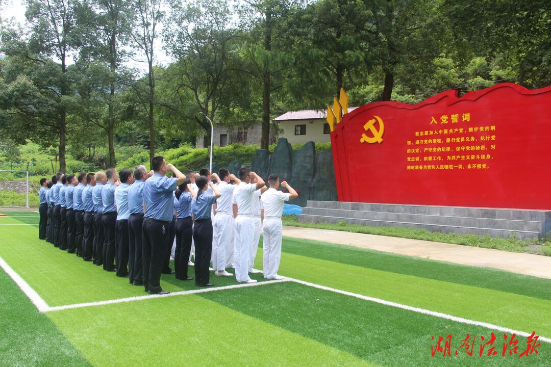 慈利縣人民檢察院“迎八一”進(jìn)軍營(yíng)，致敬新時(shí)代最可愛的人