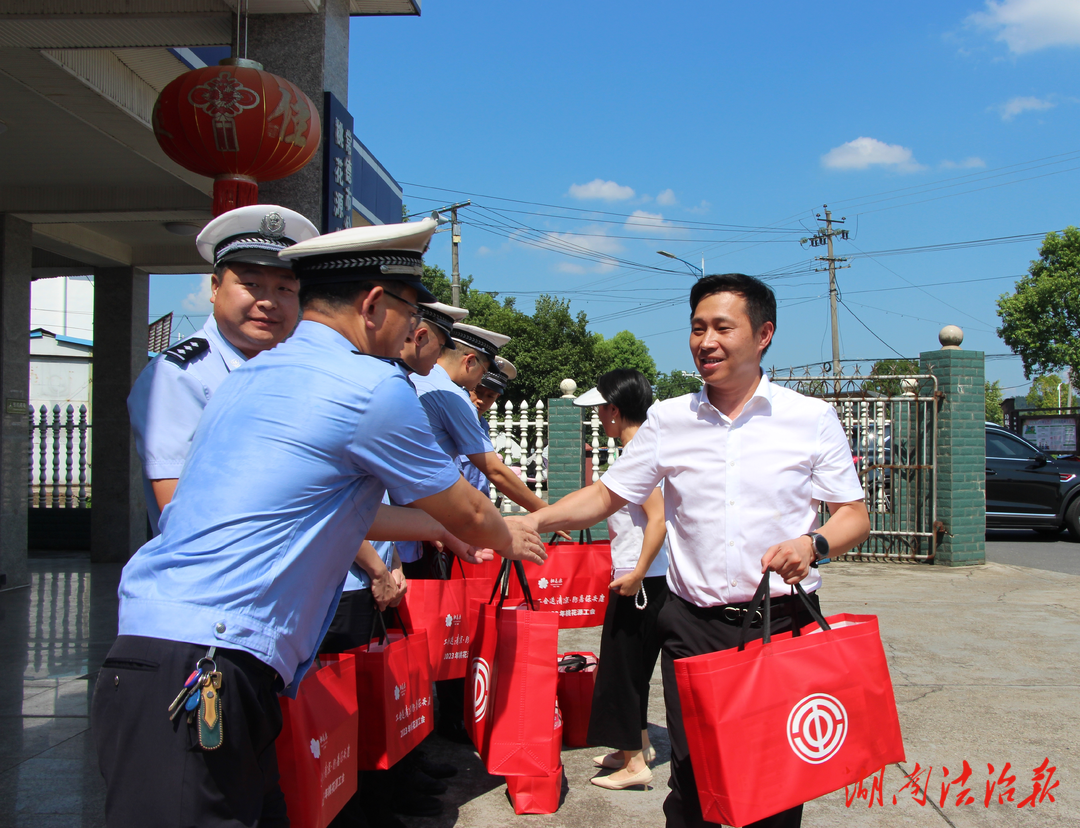 常德桃花源：烈日炎炎“送清涼”暖警心