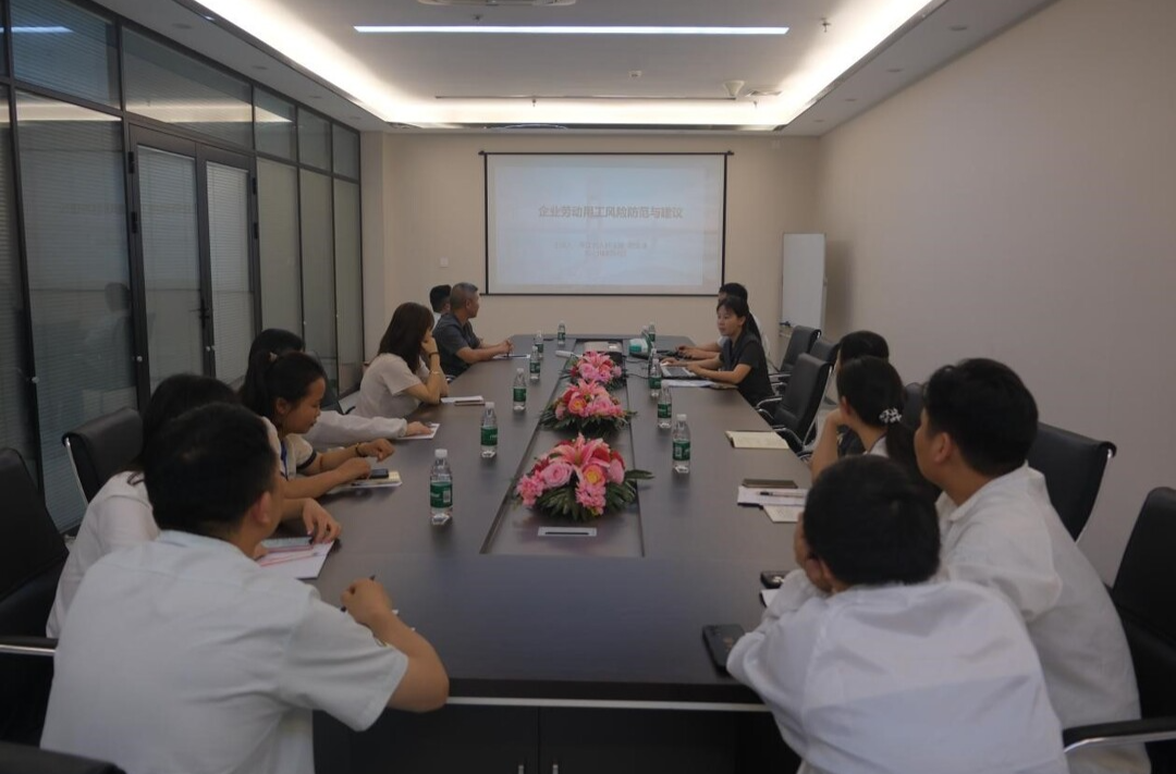 平江法院：送法進企業(yè) 法治護航促發(fā)展