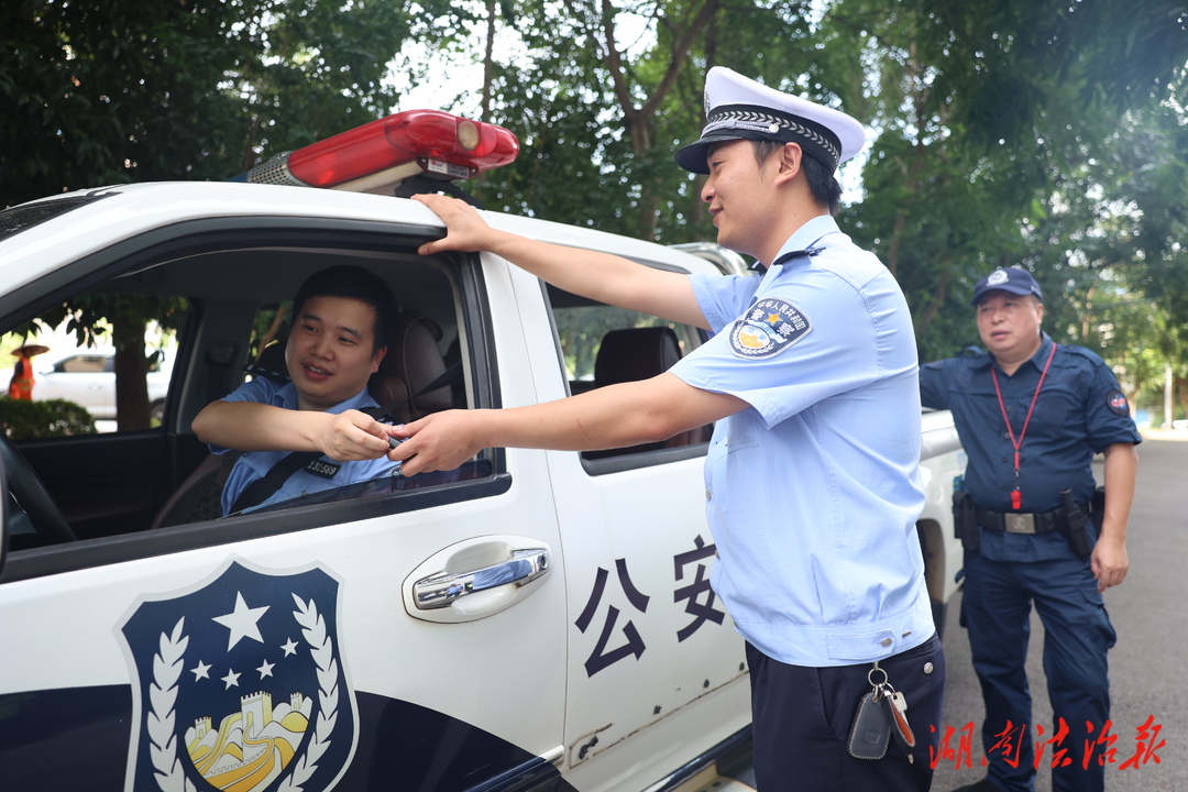 以練為戰(zhàn)提技能 淬兵練武正當(dāng)時——漣源交警組織開展現(xiàn)場執(zhí)法培訓(xùn)