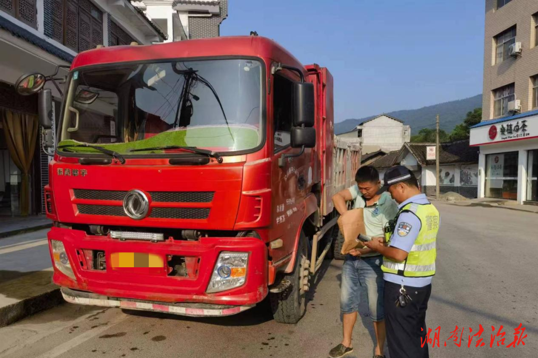 莫讓“貨”車變“禍”車——桑植交警嚴(yán)查貨車超載違法行為