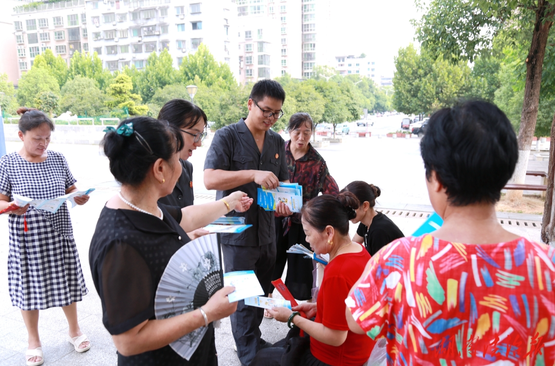 冷水江法院開展首個全國生態(tài)日普法宣傳活動