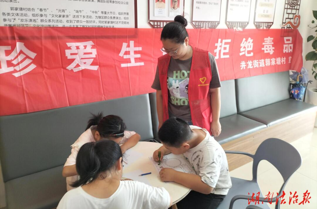 石峰區(qū)：畫筆繪出無毒世界