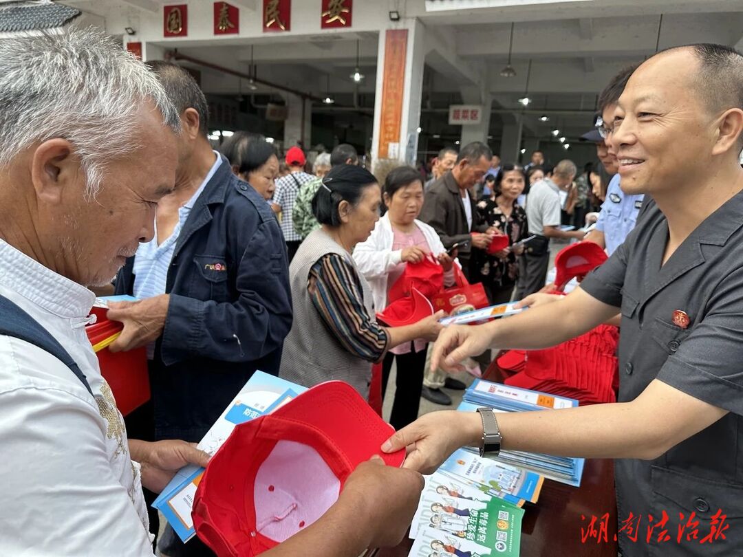 永定區(qū)法院開展平安建設(shè)宣傳活動