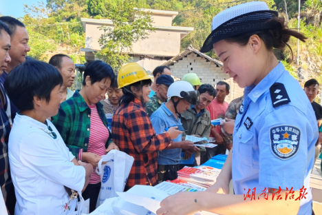 【夏季治安打擊整治行動】桑植公安交警開展“美麗鄉(xiāng)村行”交通安全宣講活動